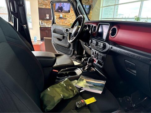 Used 2023 Jeep Wrangler Unlimited Rubicon w/ Cold Weather Group AWD/4WD image 28