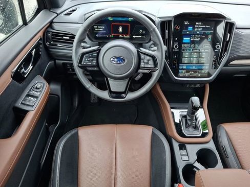 Used 2025 Subaru Forester Touring AWD/4WD image 11