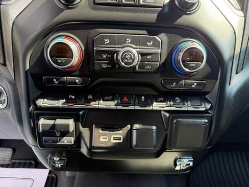 Used 2019 Chevrolet Silverado 1500 LT w/ All-Star Edition image 47