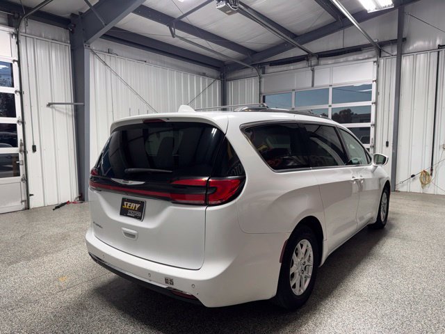 Used 2021 Chrysler Pacifica Touring-L FWD image 16