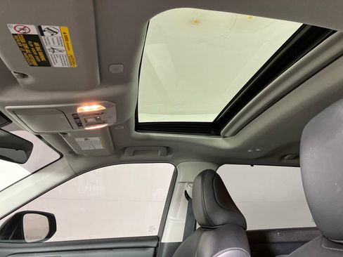 Used 2023 Toyota Highlander L image 32