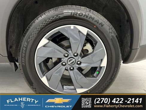 Used 2025 Nissan Rogue SV FWD image 18