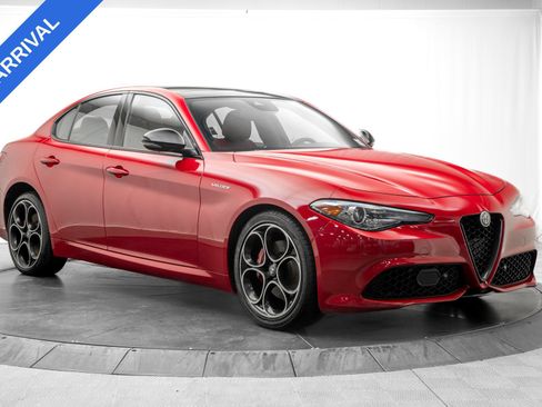 Used 2023 Alfa Romeo Giulia Veloce AWD/4WD image 9
