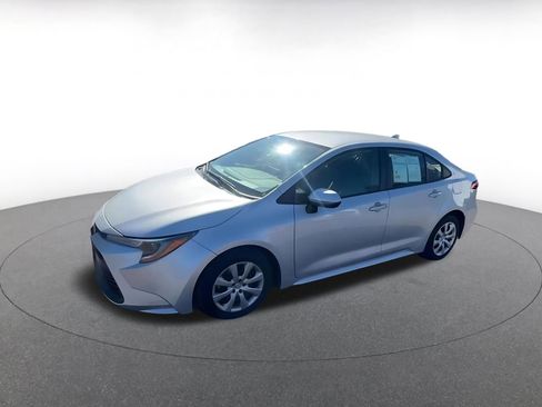 Used 2025 Toyota Corolla LE image 8