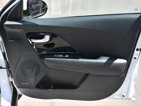 Used 2022 Kia Niro EX Premium FWD image 43