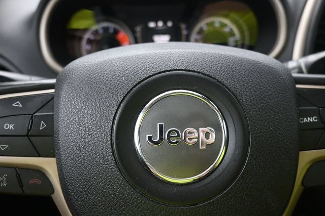Used 2016 Jeep Cherokee 75th Anniversary AWD/4WD image 21