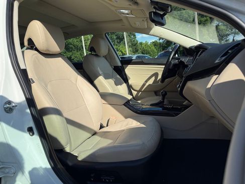 Used 2015 Kia Cadenza Premium w/ Luxury Package FWD image 14