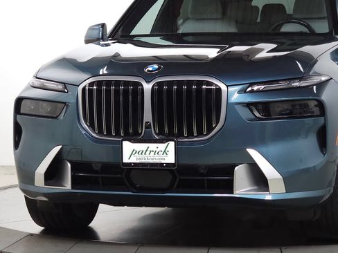Used 2024 BMW X7 xDrive40i w/ Premium Package AWD/4WD image 3