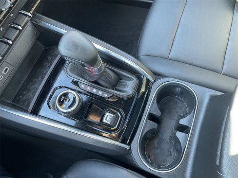 Used 2025 GMC Canyon Elevation w/ Convenience Package image 21