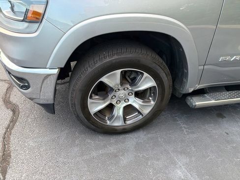 Used 2019 RAM 1500 Laramie AWD/4WD image 3