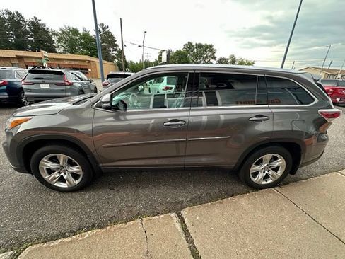 Used 2016 Toyota Highlander Limited Platinum w/ Four Season Floor Mat Package AWD/4WD image 4