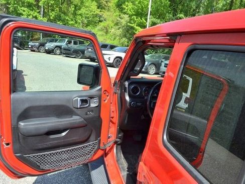 Used 2021 Jeep Wrangler Unlimited Sahara AWD/4WD image 15