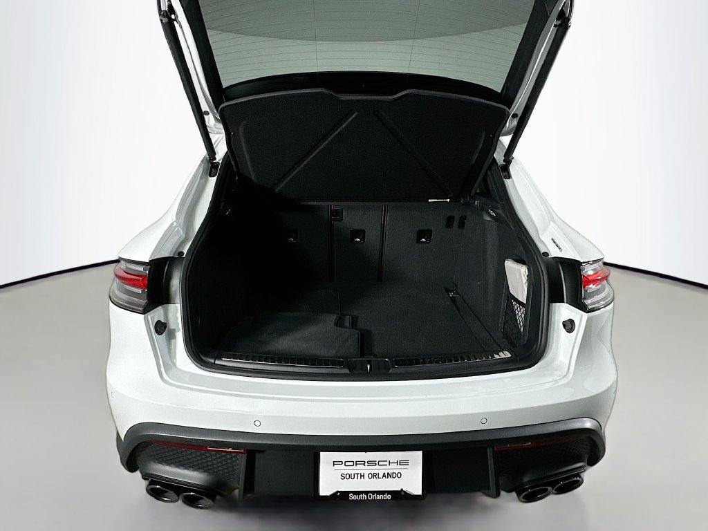 Certified 2025 Porsche Macan AWD/4WD image 28