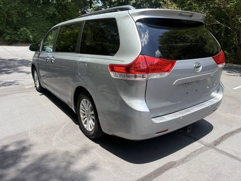 Used 2013 Toyota Sienna XLE w/ Premium Pkg FWD image 6