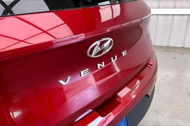 Used 2025 Hyundai Venue SEL FWD image 9