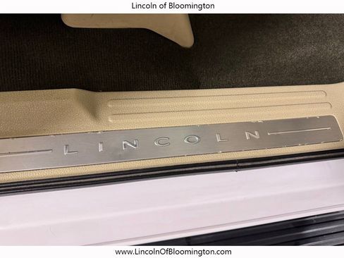 Used 2016 Lincoln Navigator L Reserve image 18