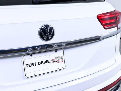 Used 2022 Volkswagen Atlas Cross Sport SE image 34