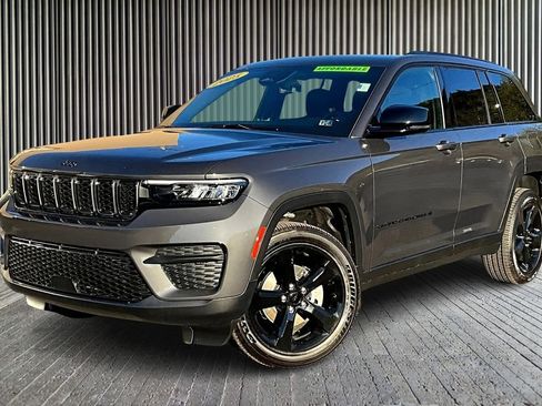 New 2025 Jeep Grand Cherokee Altitude image 2