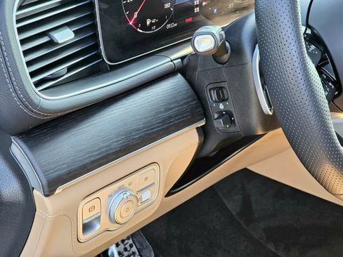 Certified 2025 Mercedes-Benz GLS 580 4MATIC image 17