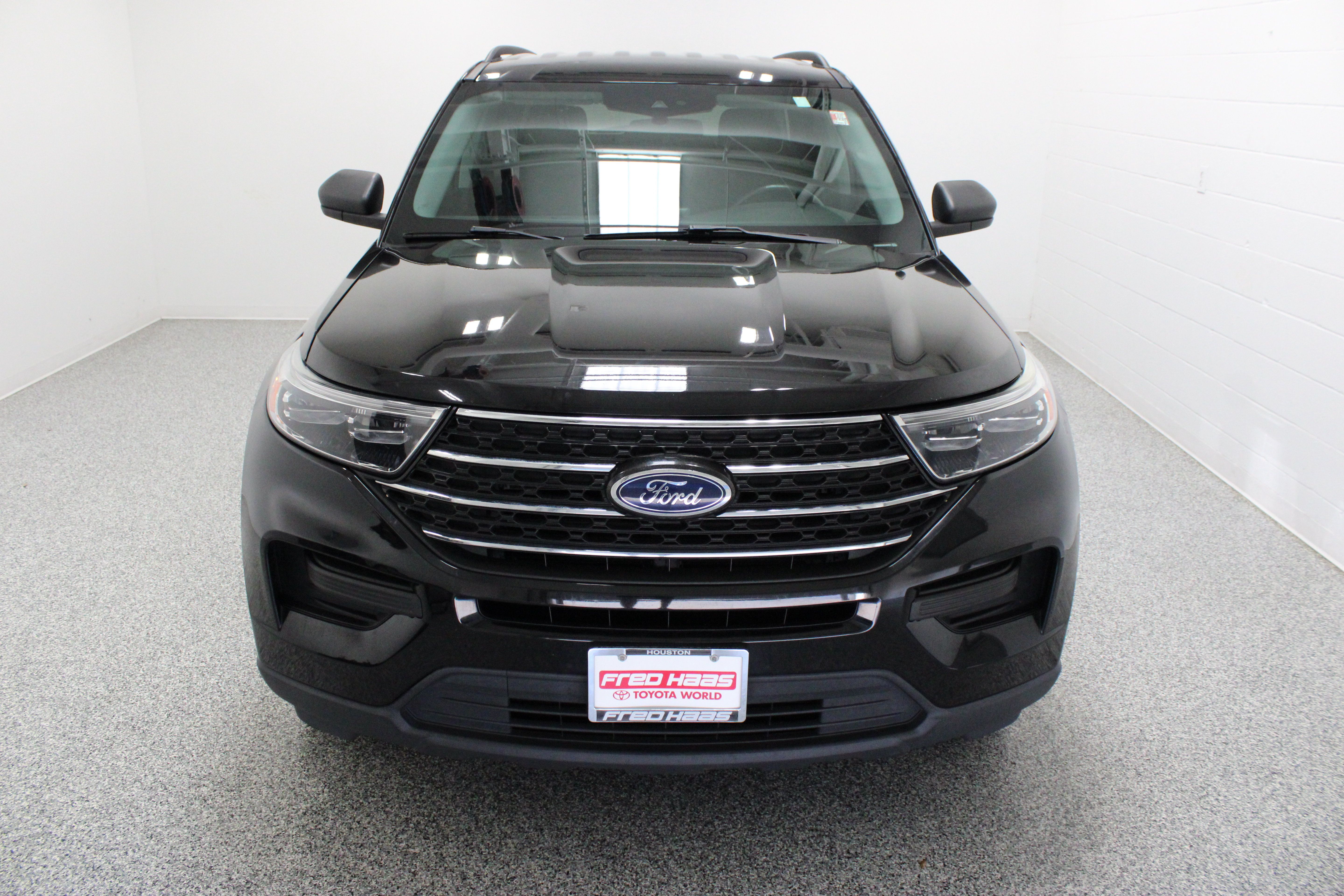 Used 2022 Ford Explorer XLT AWD/4WD image 3