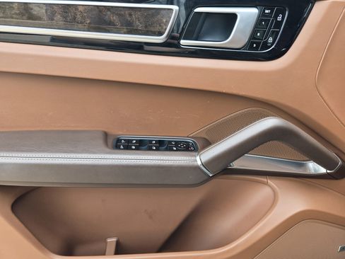 Used 2019 Porsche Cayenne Turbo image 17