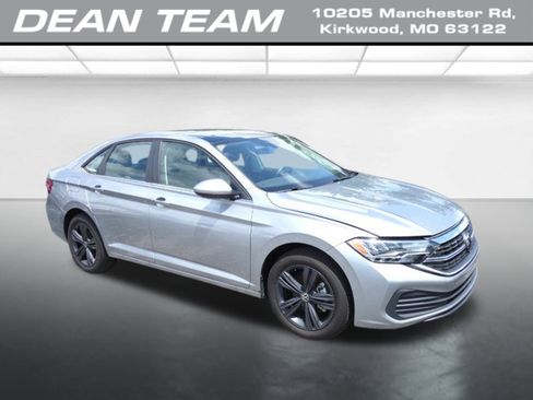 Used 2024 Volkswagen Jetta SE w/ Panoramic Sunroof Package image 1