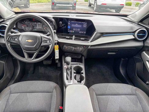 Used 2024 Chevrolet Trax LS image 14