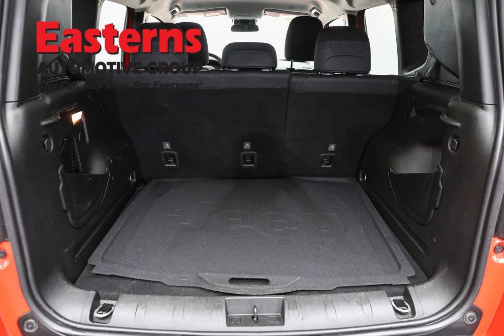 Used 2021 Jeep Renegade Latitude AWD/4WD image 11