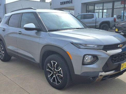 Used 2023 Chevrolet TrailBlazer ACTIV w/ Sun and Liftgate Package image 2