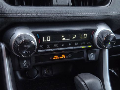 Certified 2025 Toyota RAV4 XLE FWD image 17