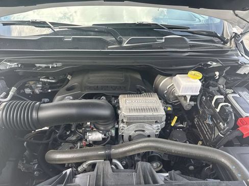 Used 2024 RAM 1500 Laramie AWD/4WD image 19