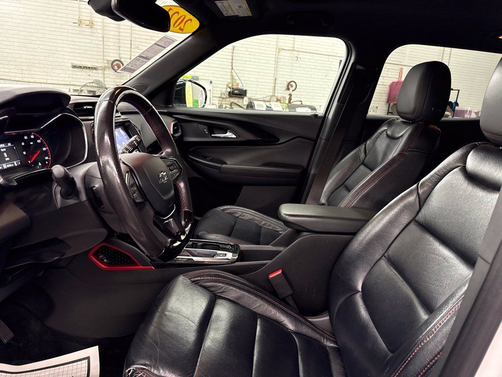 Used 2021 Chevrolet TrailBlazer RS w/ Sun and Liftgate Package AWD/4WD image 9