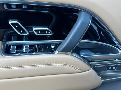 Certified 2023 Land Rover Range Rover SE image 10