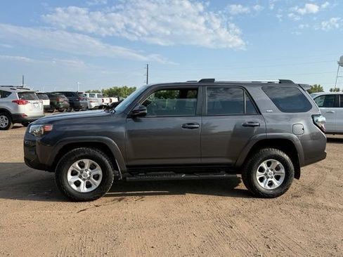 Used 2023 Toyota 4Runner SR5 Premium w/ SR5 Premium Package AWD/4WD image 2