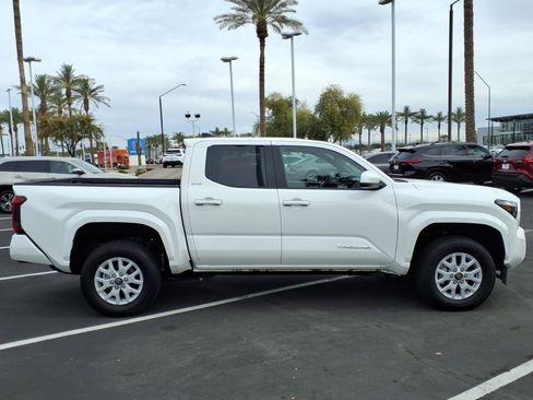 Certified 2025 Toyota Tacoma SR5 image 3