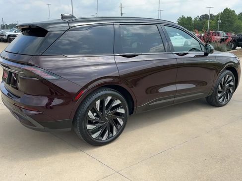 Used 2024 Lincoln Nautilus Reserve w/ Equipment Group 202A AWD/4WD image 9