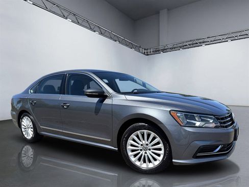 Used 2017 Volkswagen Passat 1.8T SE FWD image 28