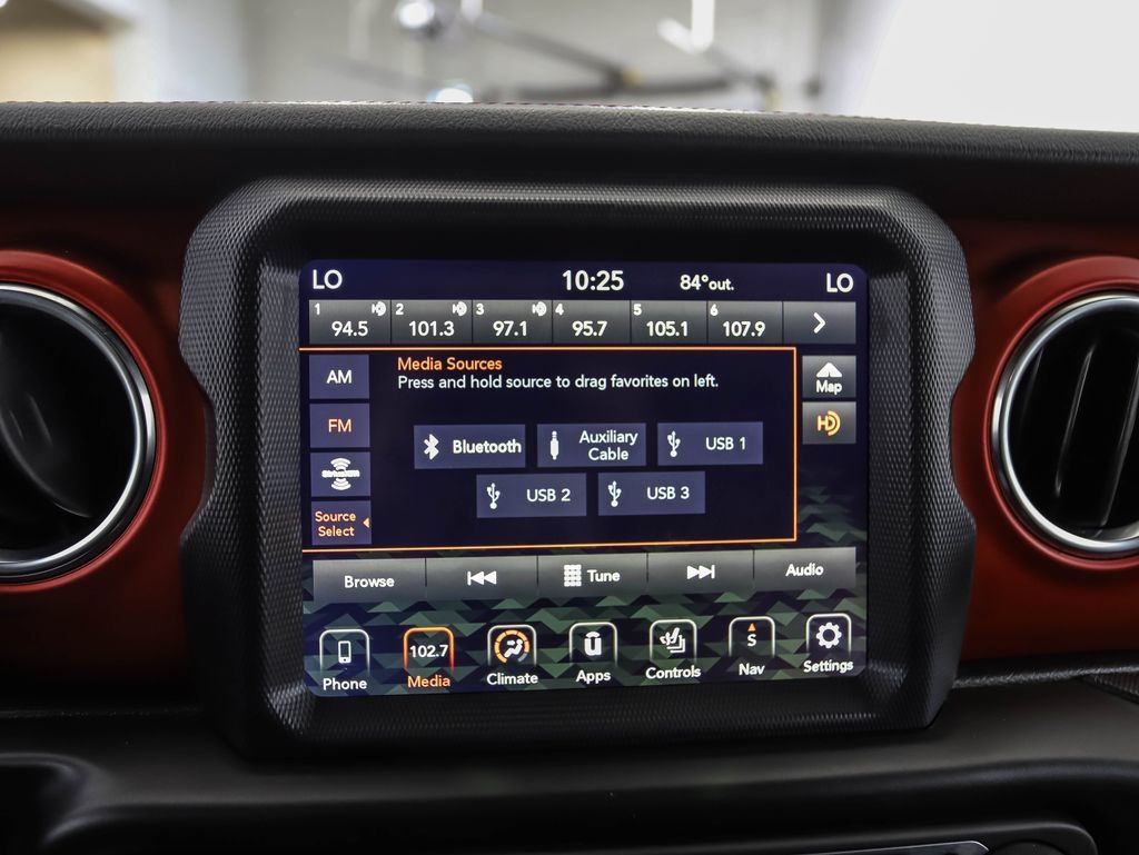 Used 2020 Jeep Wrangler Unlimited Rubicon w/ Dual Top Group AWD/4WD image 17