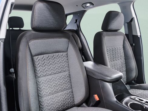 Used 2024 Chevrolet Equinox LT w/ LPO, Floor Liner Package FWD image 38