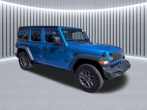Used 2025 Jeep Wrangler Unlimited Sport AWD/4WD image 2