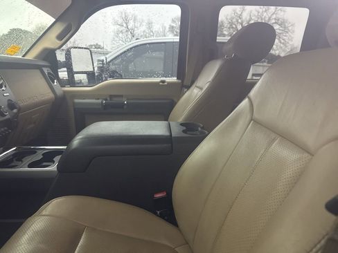 Used 2016 Ford F250 Lariat w/ Lariat Ultimate Package image 3