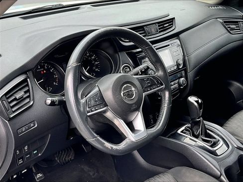 Used 2017 Nissan Rogue SV AWD/4WD image 15