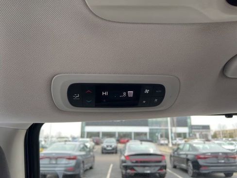 Used 2018 Chrysler Pacifica Touring Plus image 29