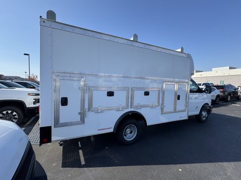 New 2025 Chevrolet Express 4500 w/ Power Convenience Package image 2
