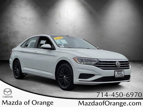 Used 2020 Volkswagen Jetta SE w/ SE Cold Weather Package FWD image 1
