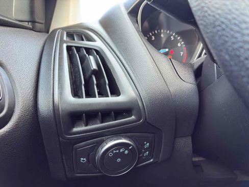Used 2018 Ford Focus SE FWD image 31