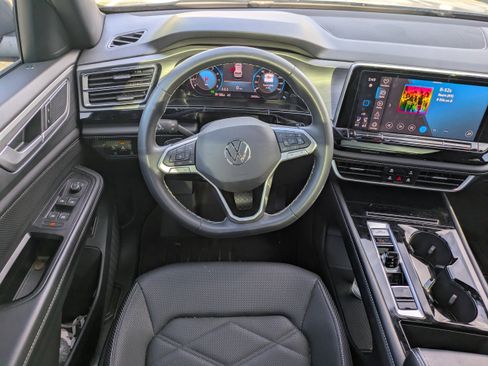 Used 2024 Volkswagen Atlas Cross Sport SE w/ Panoramic Sunroof Package image 17