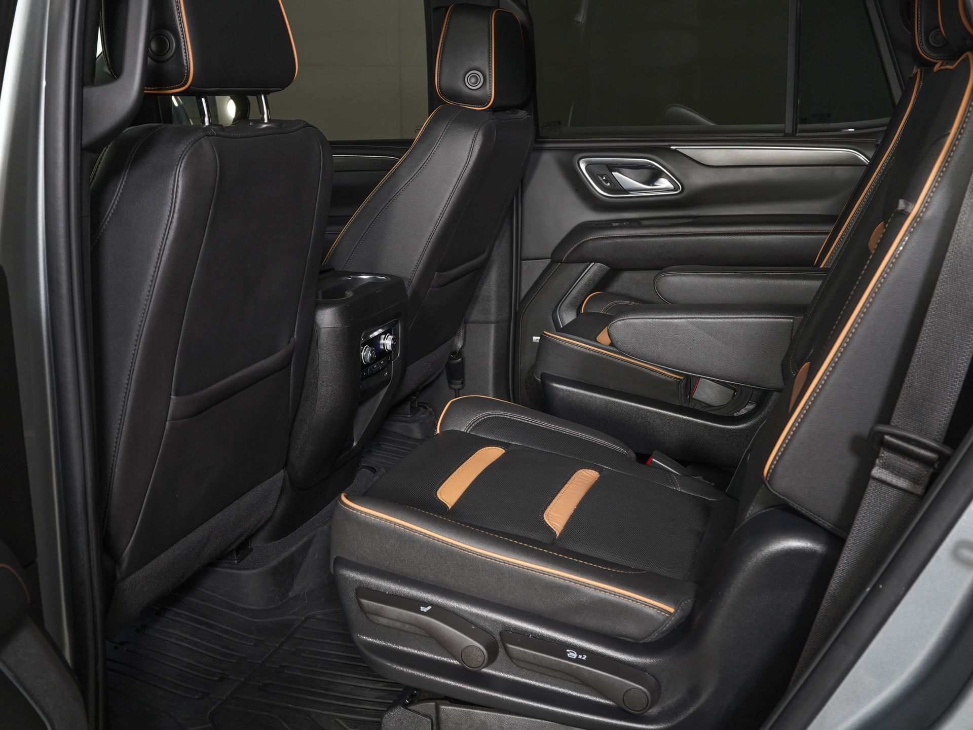 Used 2023 GMC Yukon AT4 AWD/4WD image 15
