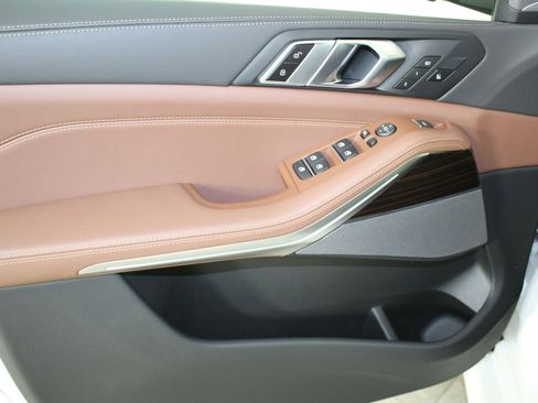 New 2026 BMW X5 xDrive40i w/ M Sport Package image 12