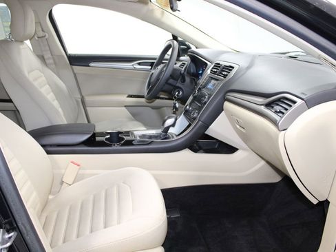 Used 2014 Ford Fusion SE FWD image 25